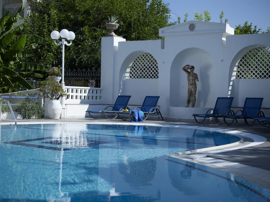 Ninetta'S Studios Poros Town 外观 照片